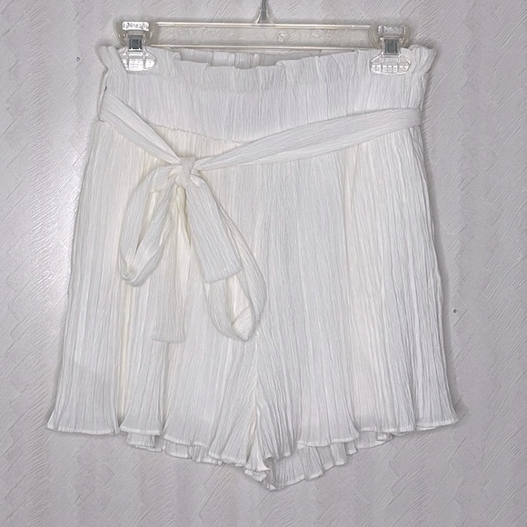 🆕 LULUS Pleat Yourself White Pleated High-Waisted Paperbag Shorts Size S - Picture 5 of 9